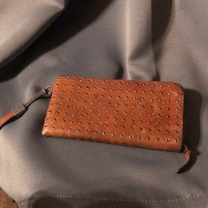 Old trend clutch